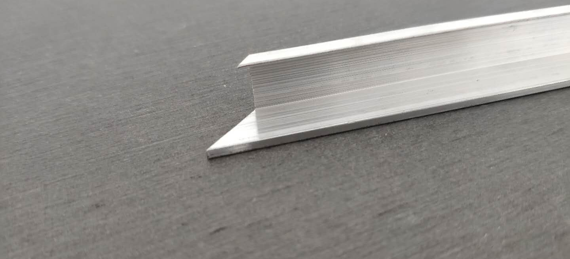 鋁合金龍骨—封邊